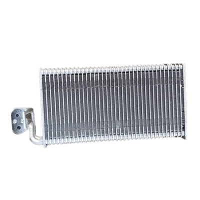 2012- Année et taille standard Sinotruk HOWO Évaporateur de pièces pour camions WG1642820005